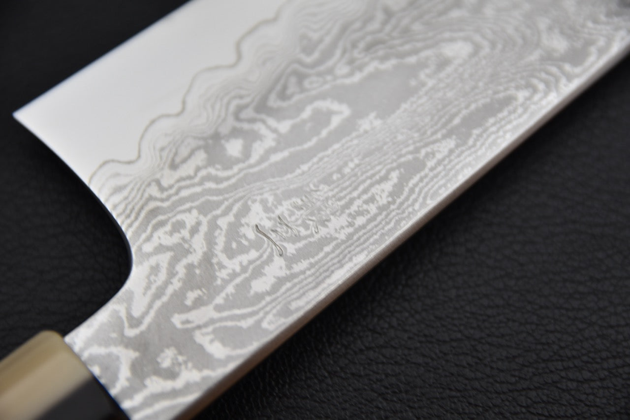 Couteau japonais gyuto 210 mm : jonction entre la lame et le manche