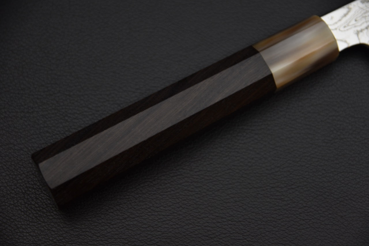 Hitohira gyuto 210 mm — extrémité du manche en ébène, grain du bois visible