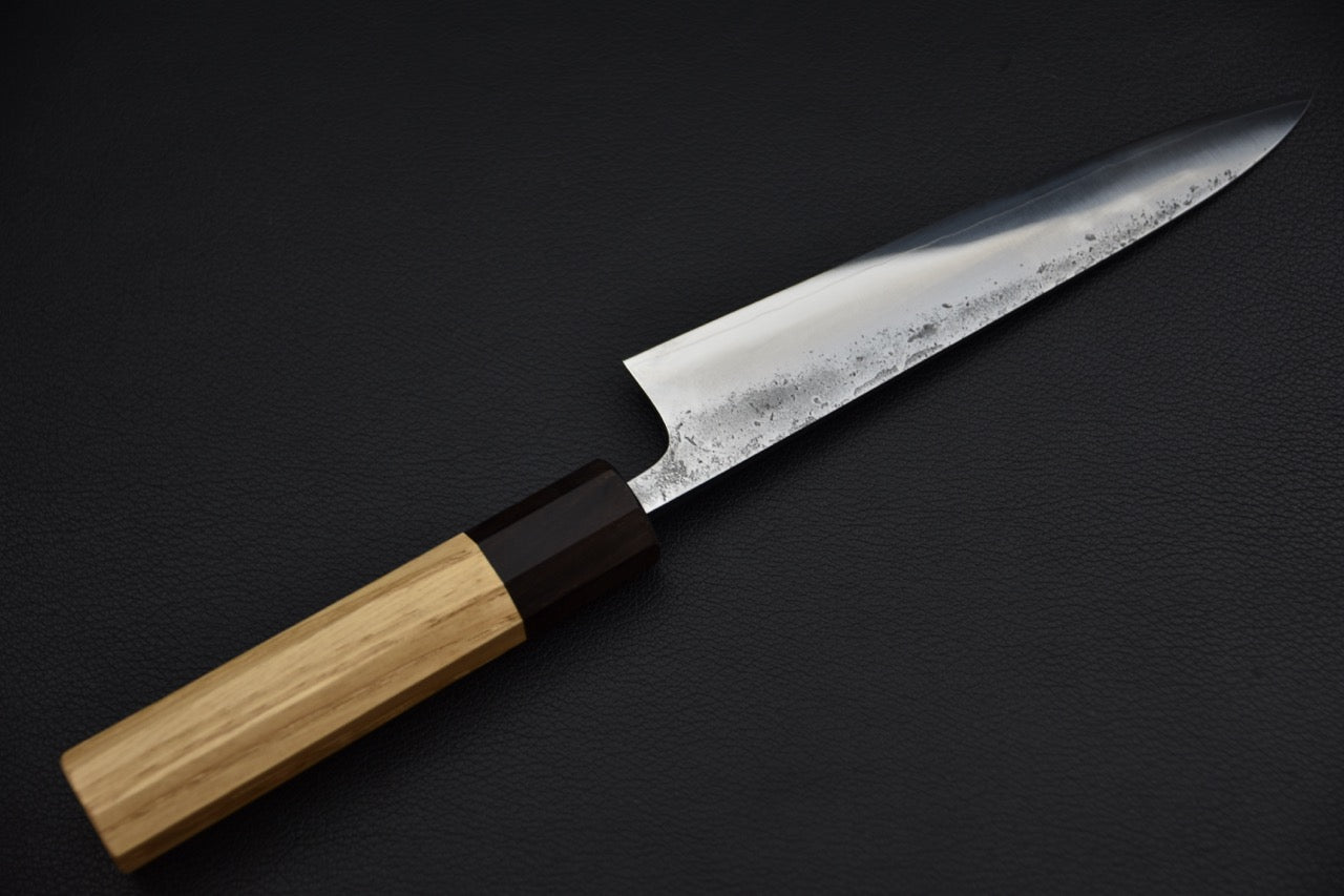 Hitohira Nihei petty 150 mm SKD — vue d'ensemble côté dos, finition de forge