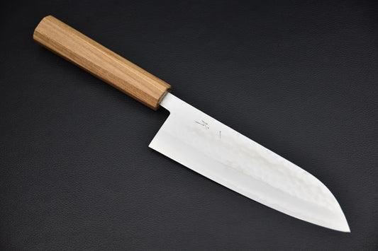 Hitohira santoku 170 mm finition tsuchime — vue complète couteau japonais