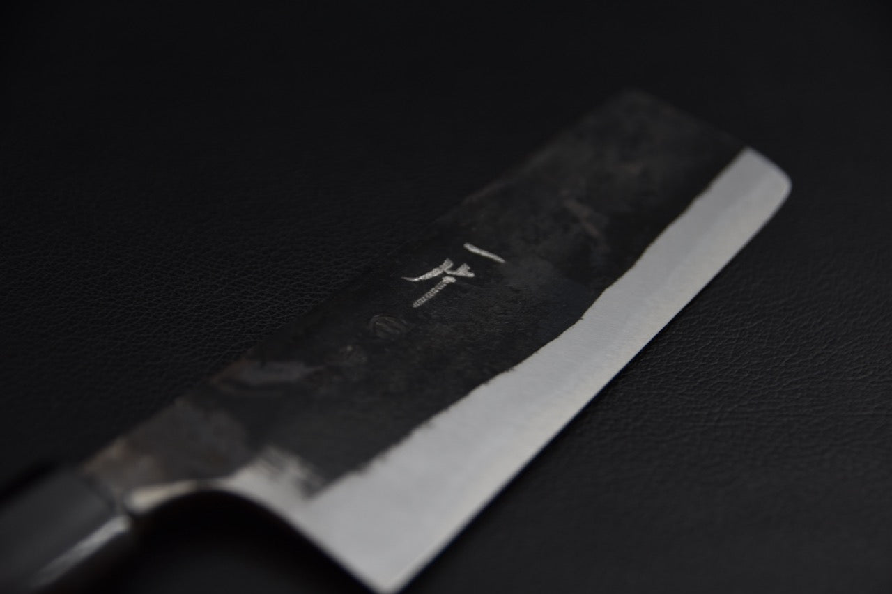 Couteau japonais nakiri, profil de lame rectangulaire à bout carré