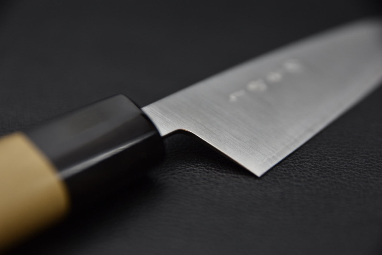 Hitohira petty 135 mm — détail de la jonction lame et manche wa en magnolia