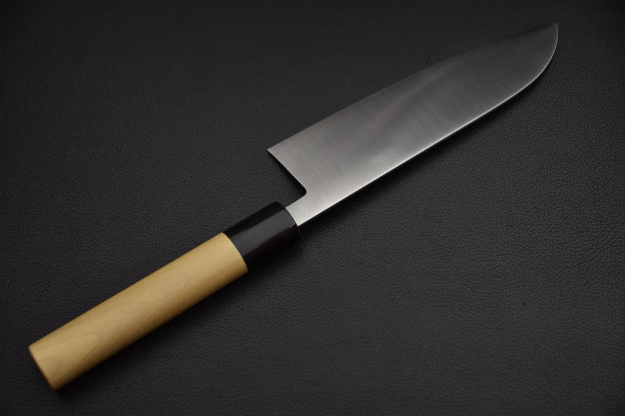 Couteau japonais santoku 165 mm, vue complète côté dos de lame sur fond noir