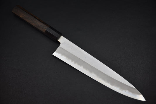 Hitohira Tanaka gyuto 240 mm couteau japonais — vue complète sur fond noir