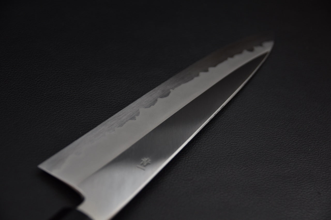 Hitohira Tanaka gyuto 240 mm couteau japonais — dos de lame, détail de la ligne kasumi