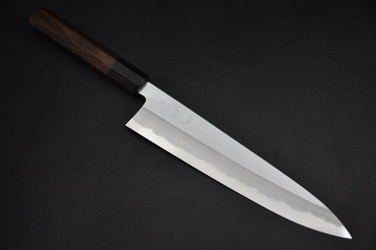 Hitohira gyuto 240 mm Aogami #1 — vue complète du couteau japonais sur fond neutre