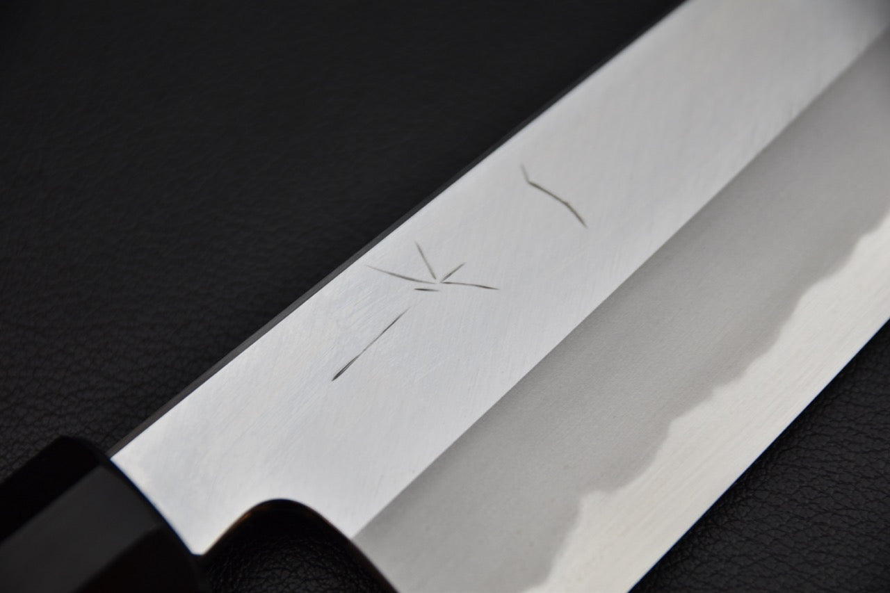 Gyuto japonais 240 mm — détail du tranchant et de la pointe