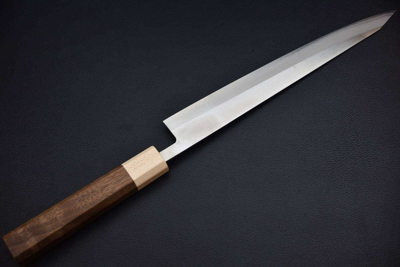 Hitohira sujihiki 240 mm — vue complète côté dos, profil bas et lame longue