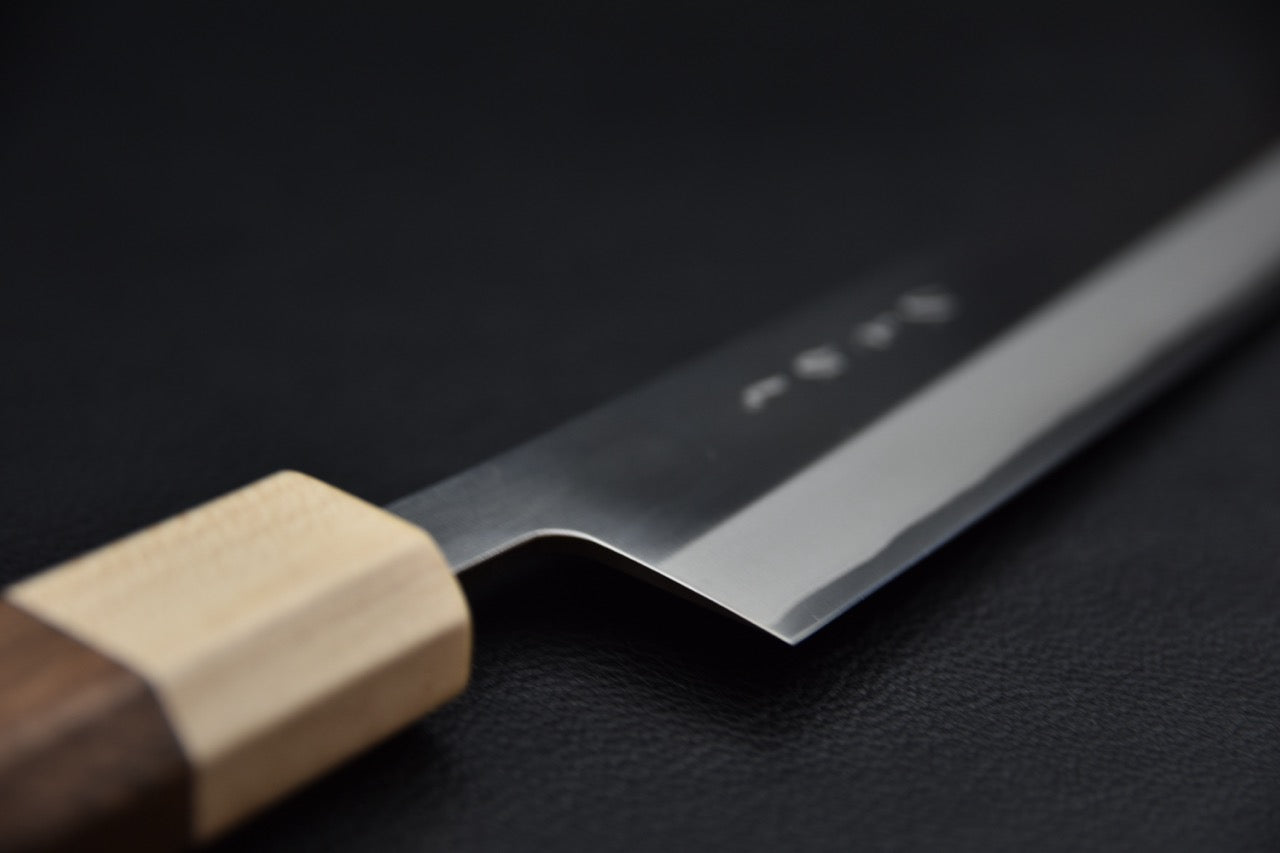 Hitohira sujihiki — manche wa octogonal en noyer, grain serré et bague contrastante