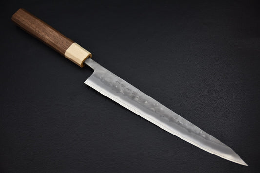 Hitohira TD sujihiki 240 mm en acier SKD, vue complète, couteau japonais sur fond noir