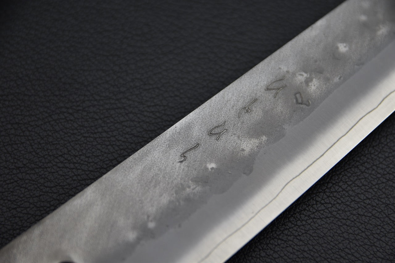 Gravure kanji sur la lame du sujihiki Hitohira TD 240 mm, acier SKD, couteau japonais