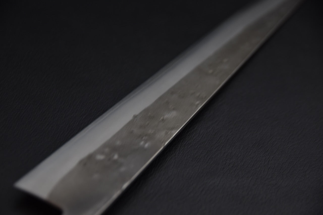 Hitohira TD sujihiki 270 mm — détail du dos de lame et finition tsuchime