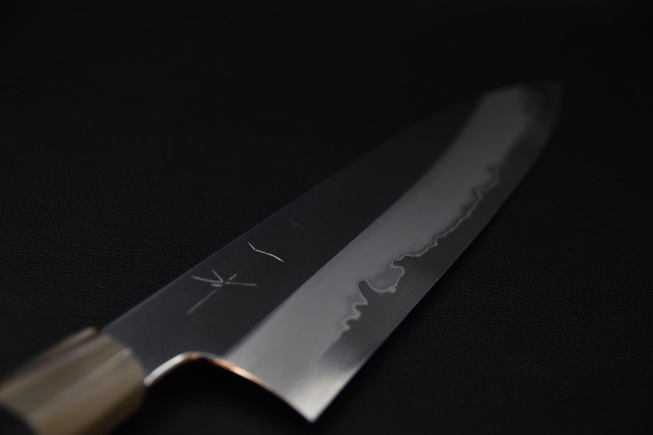 Gyuto couteau japonais — vue de la lame polie migaki, côté droit