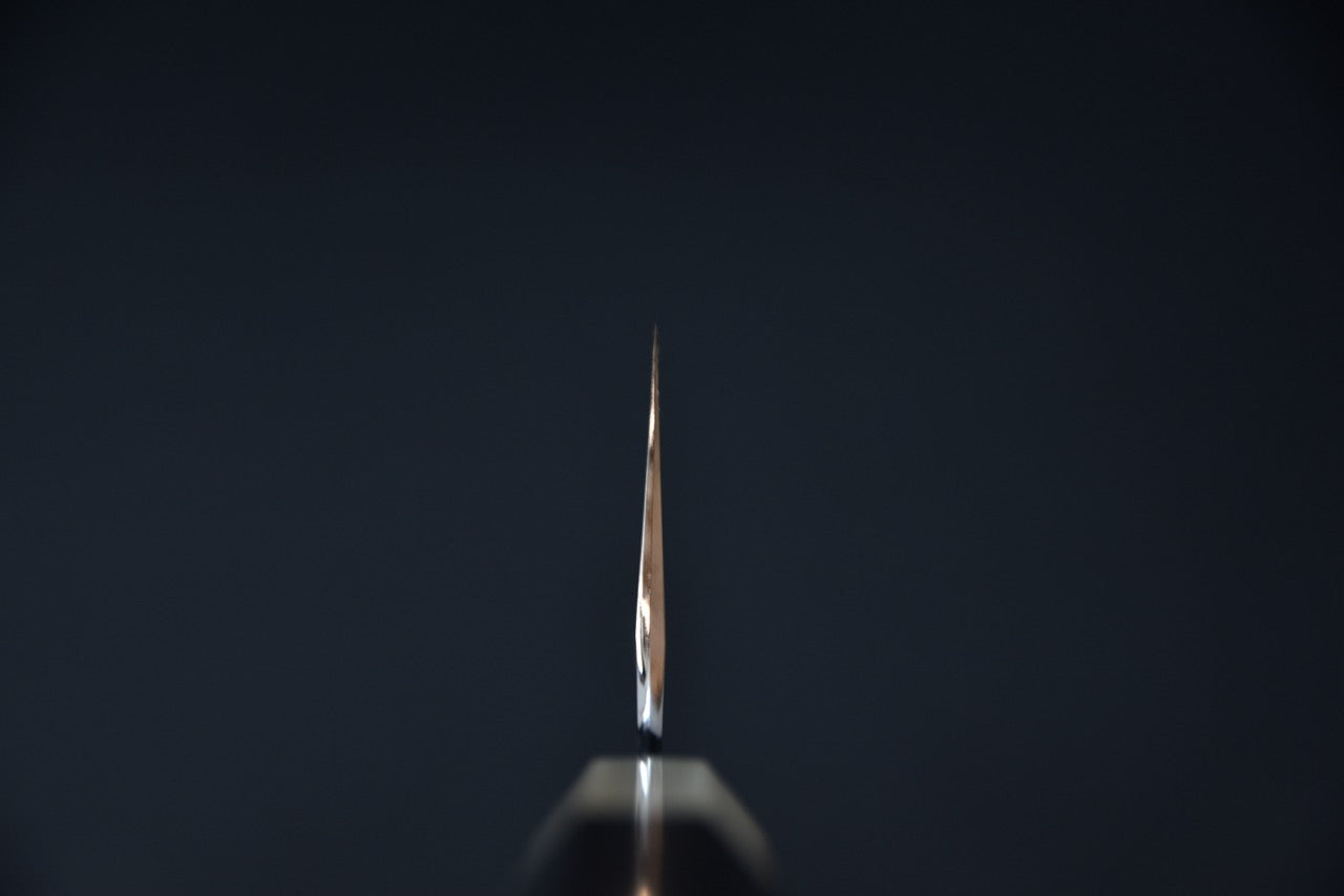 Gyuto couteau japonais — détail du manche, vue en angle