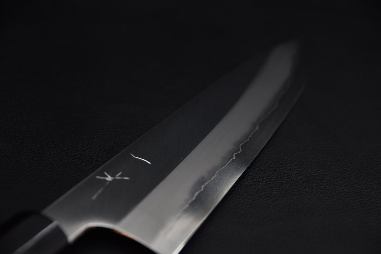 Hitohira Togashi gyuto 240 mm — profil de lame, couteau japonais, construction sanmai visible