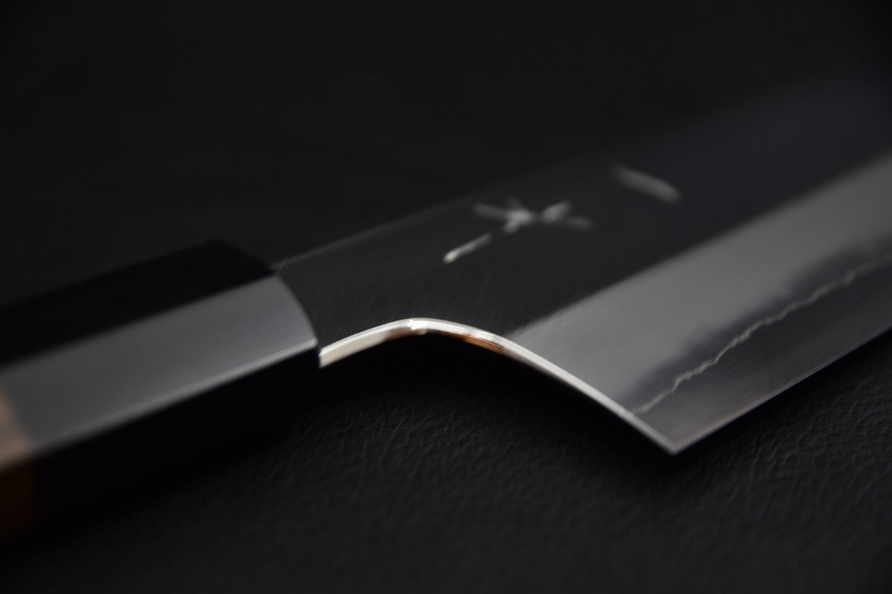 Hitohira Togashi gyuto 240 mm — vue dos de lame, couteau japonais finition migaki