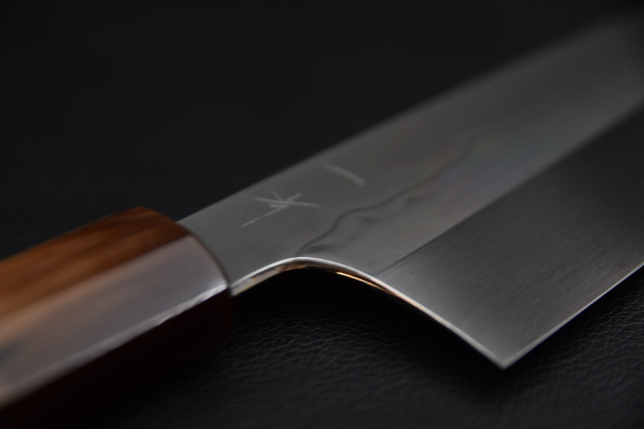 Couteau japonais gyuto 240 mm, vue d'ensemble à plat