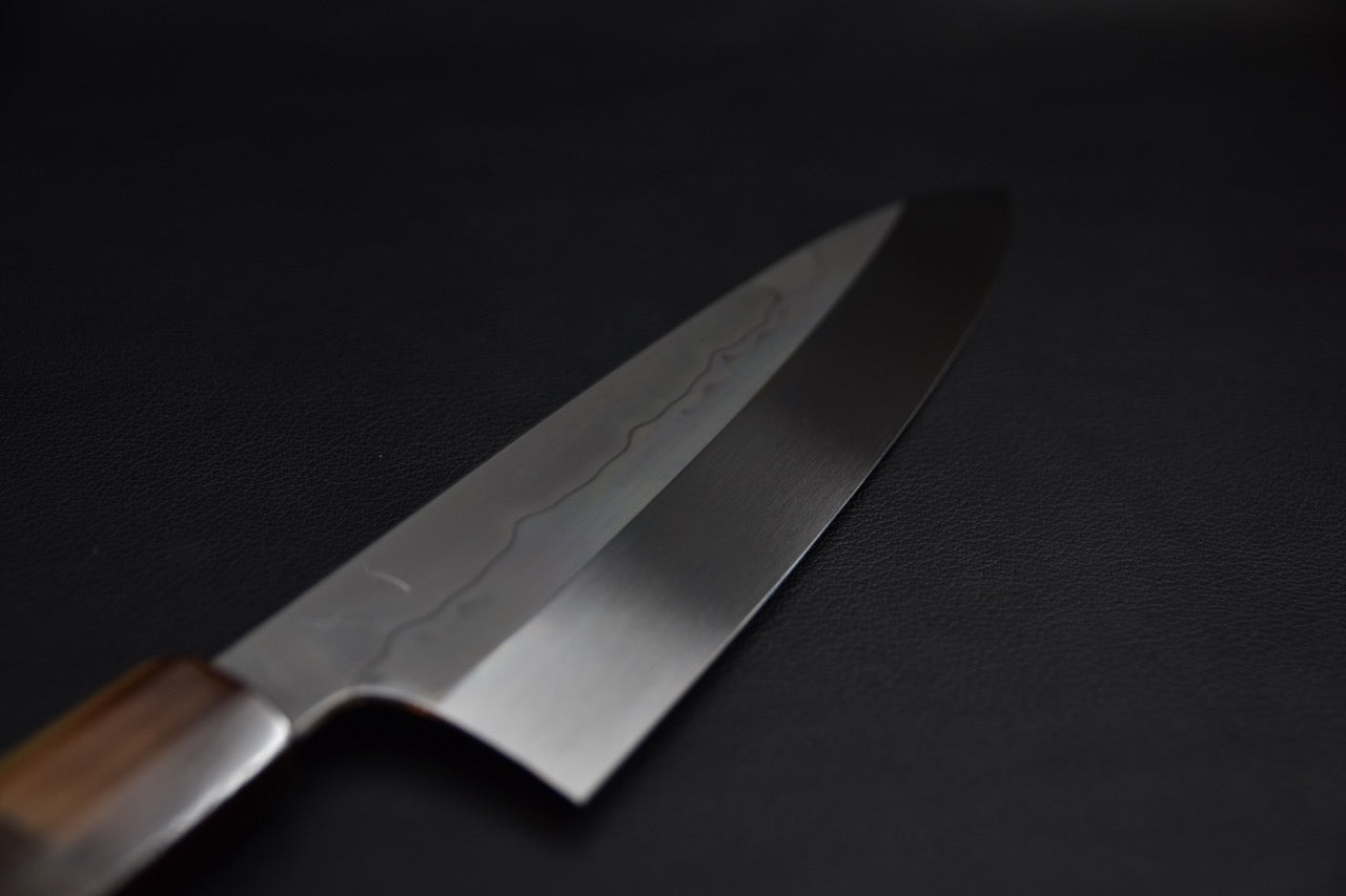 Couteau japonais gyuto 240 mm, détail de la pointe