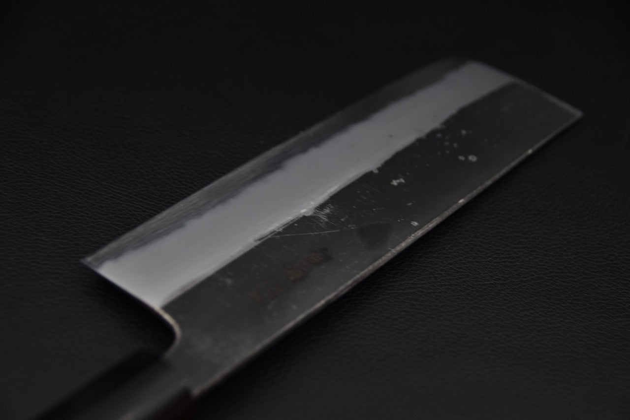 Hitohira Togashi nakiri couteau japonais — bout carré de la lame, vue de face