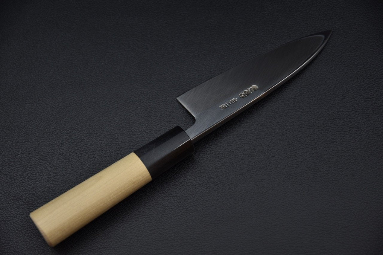 Couteau Deba Togashi 120 mm sur fond noir avec manche en bois de Ho clair