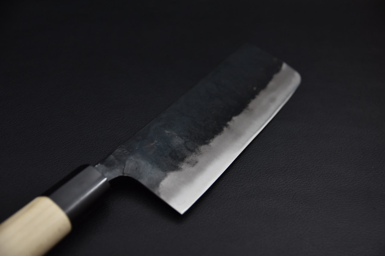 Nakiri Shirogami #2 — détail du corps de lame, contraste kurouchi et biseau poli