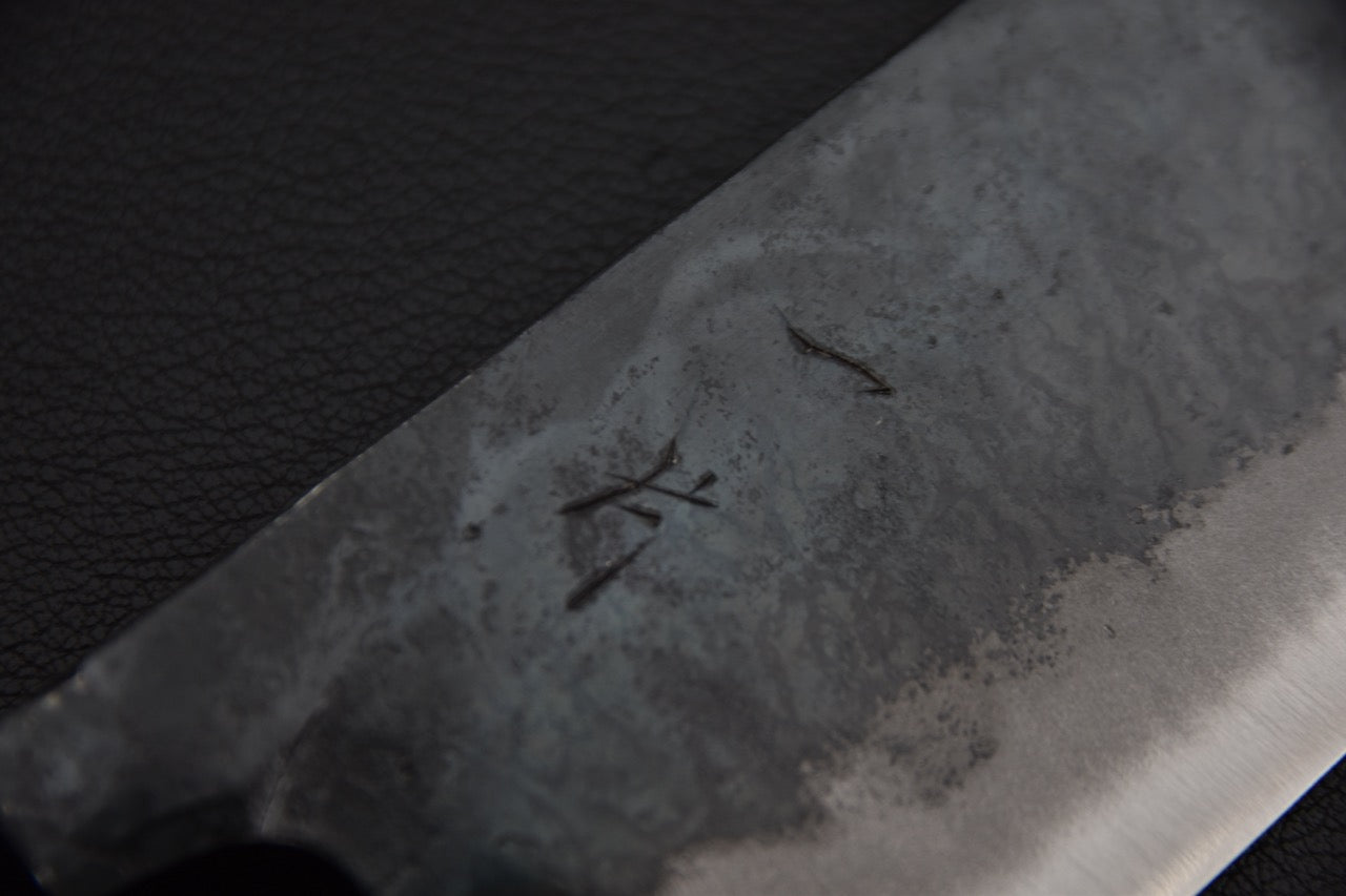 Nakiri Shirogami #2 — kanji gravés sur le corps de lame