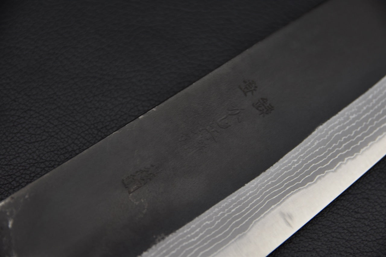 Santoku couteau japonais — biseau poli, contraste avec le corps kurouchi