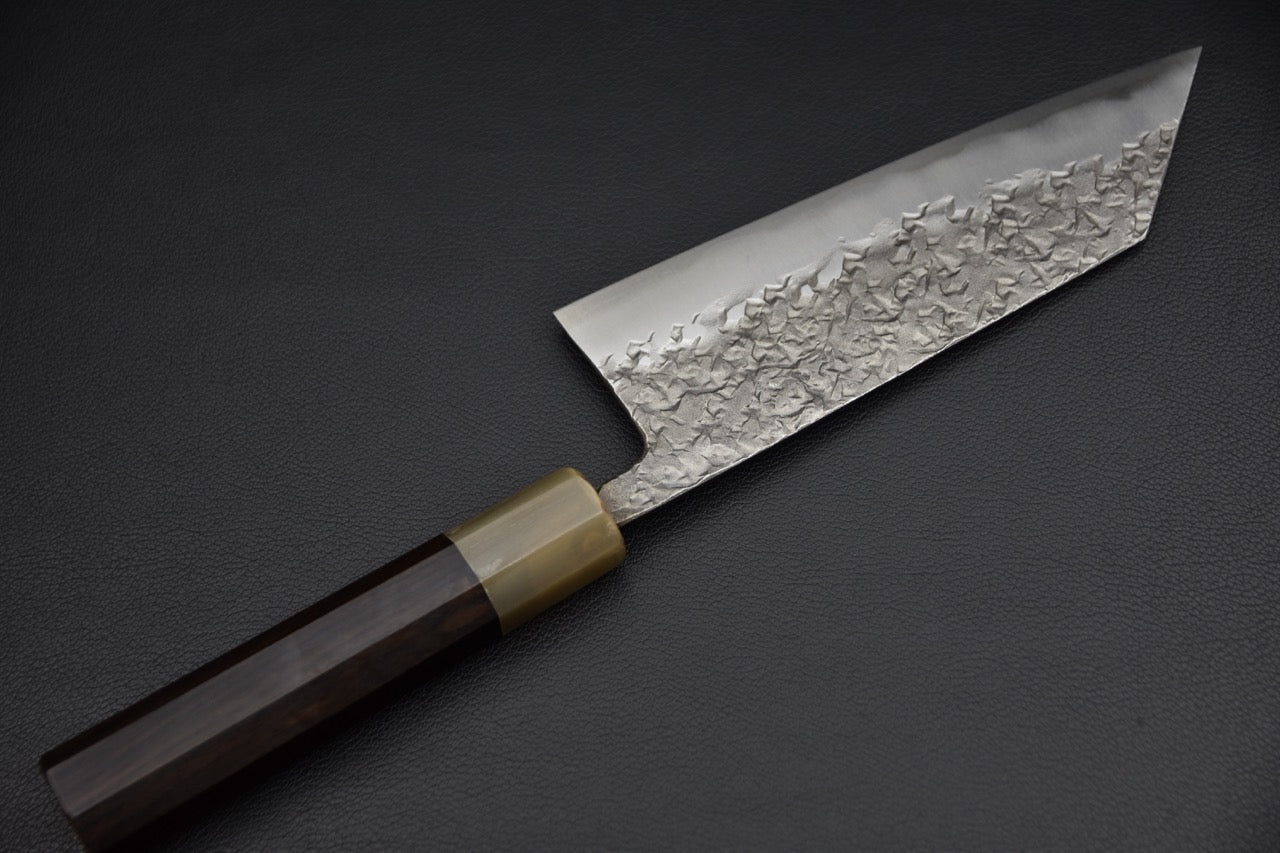 Couteau japonais bunka — vue du tranchant et du biseau