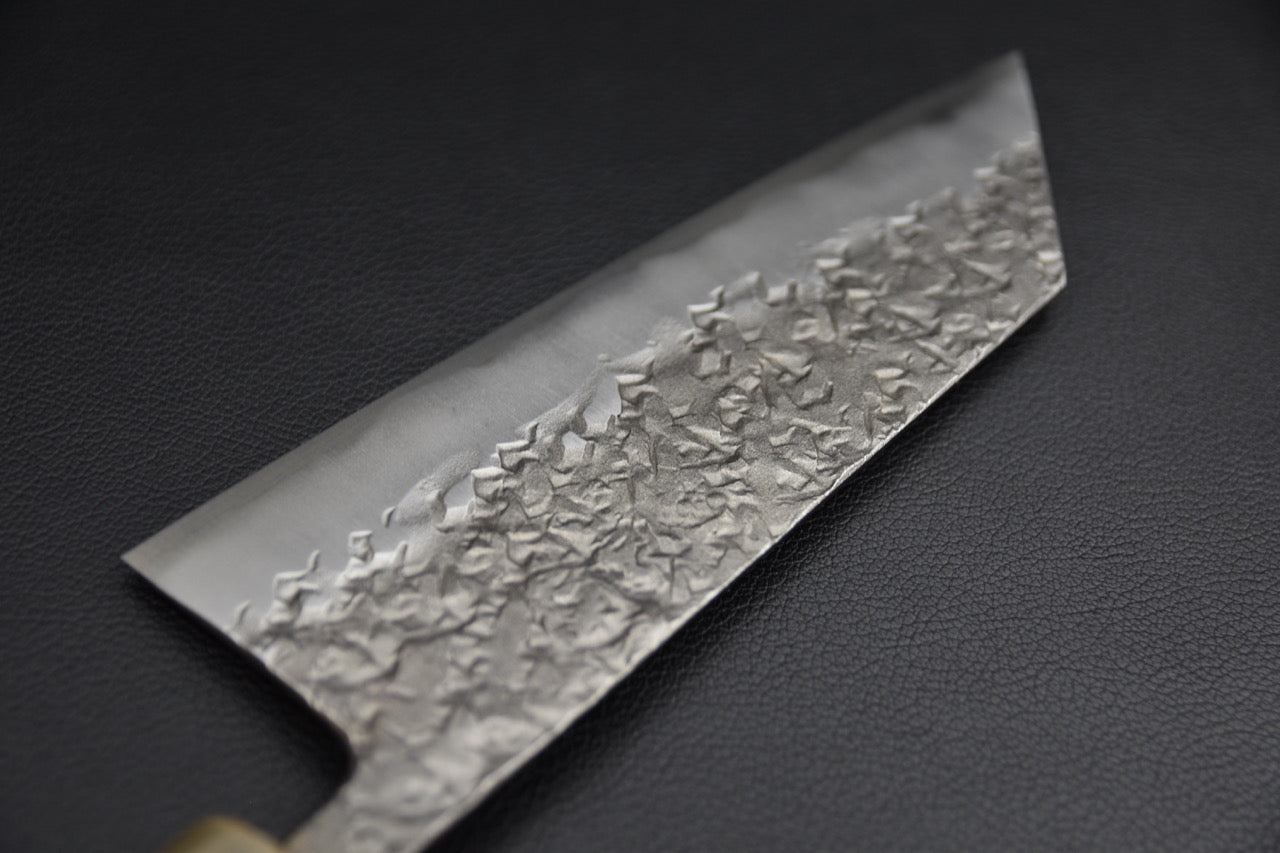Bunka 180 mm — détail du manche et de la jonction avec la lame