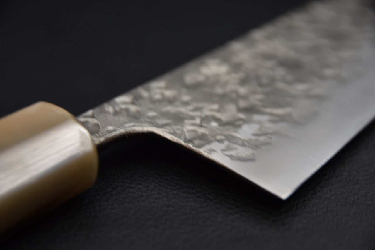 Kiritsuke tsuchime — vue du dos de lame et de la hauteur au talon