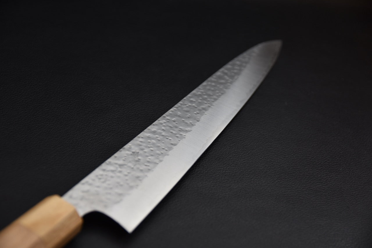 Sujihiki 270 mm SG2 — profil de lame, finition tsuchime et pointe fine