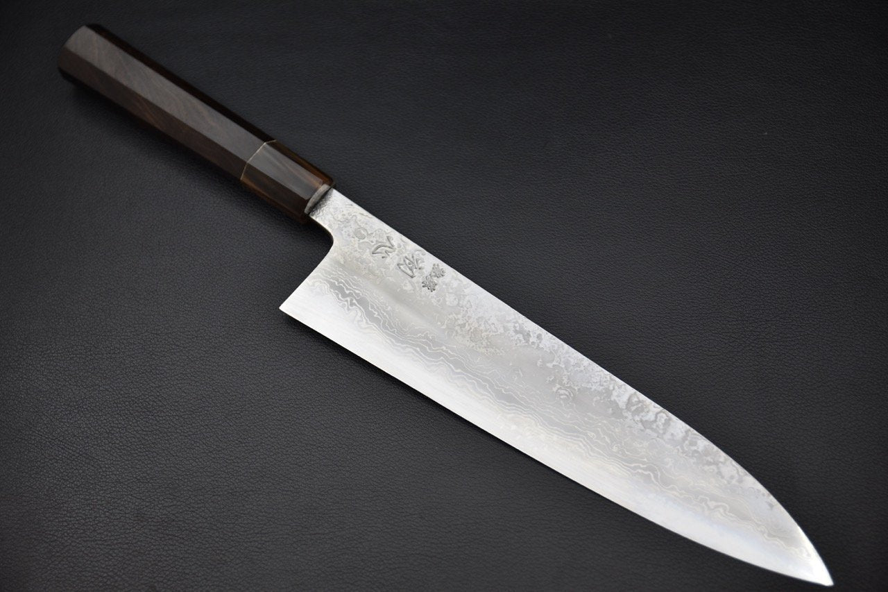 Couteau japonais Gyuto avec lame en Damascus et manche en ébène vu de côté