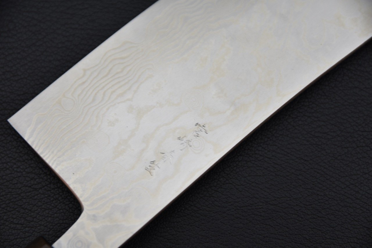 Couteau japonais Tsubaki avec lame en acier Damascus et motif élégant