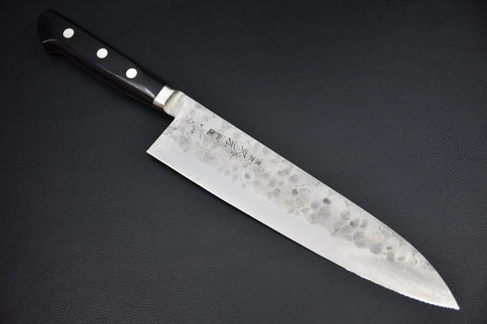 Gyuto 240 mm Shirogami #1 finition tsuchime — vue complète, couteau japonais sur fond neutre