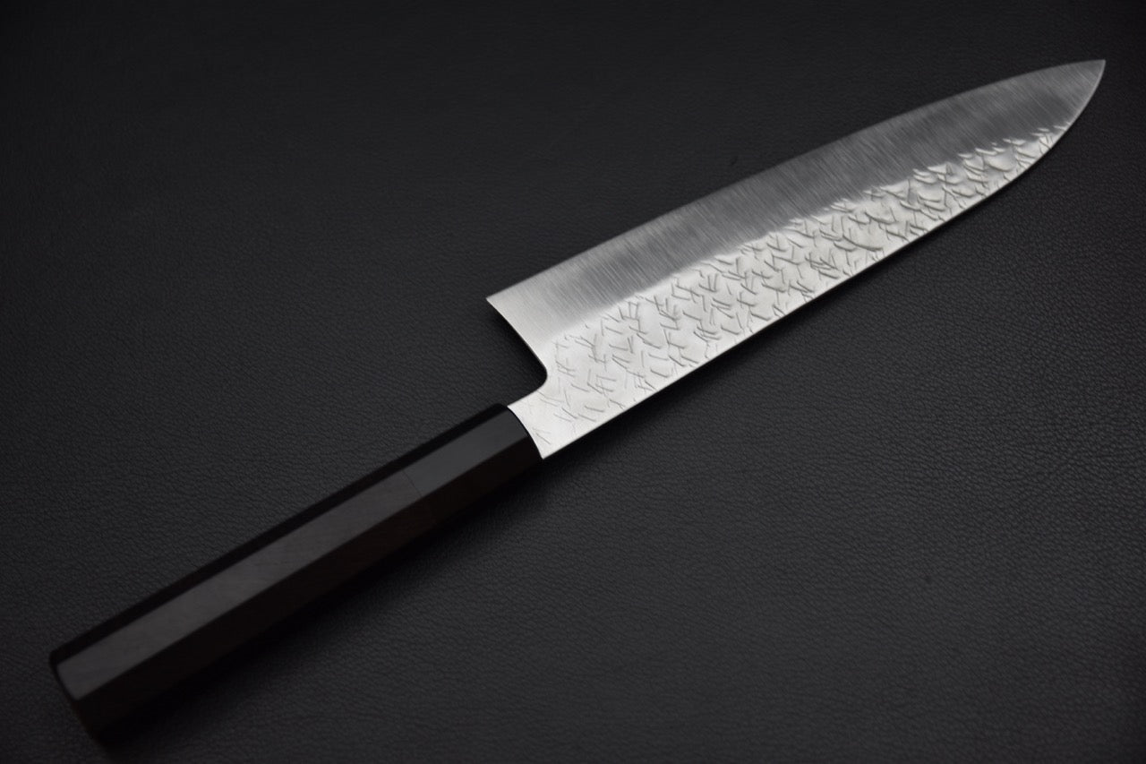Nigara Hamono gyuto 210 mm — vue latérale côté droit, profil complet de la lame
