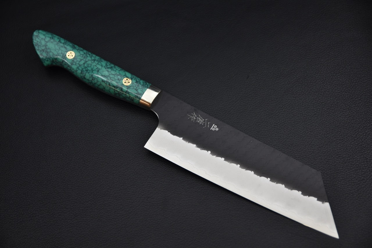 Couteau japonais nakiri SG2 — vue complète, manche yo vert et lame kurouchi tsuchime
