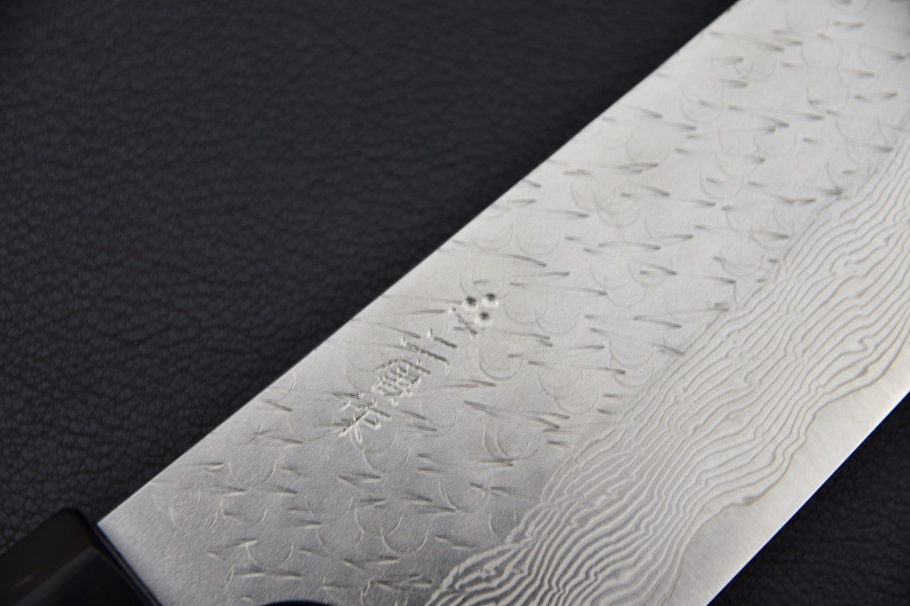 Lame de couteau japonais avec motifs damas