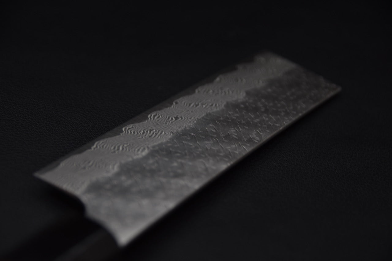 Lame de couteau japonais avec motifs damas