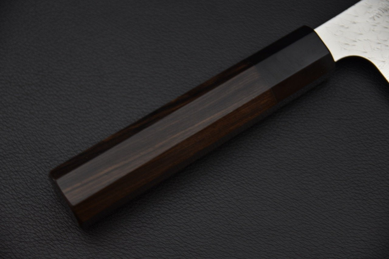 Lame de couteau japonais avec manche en bois foncé