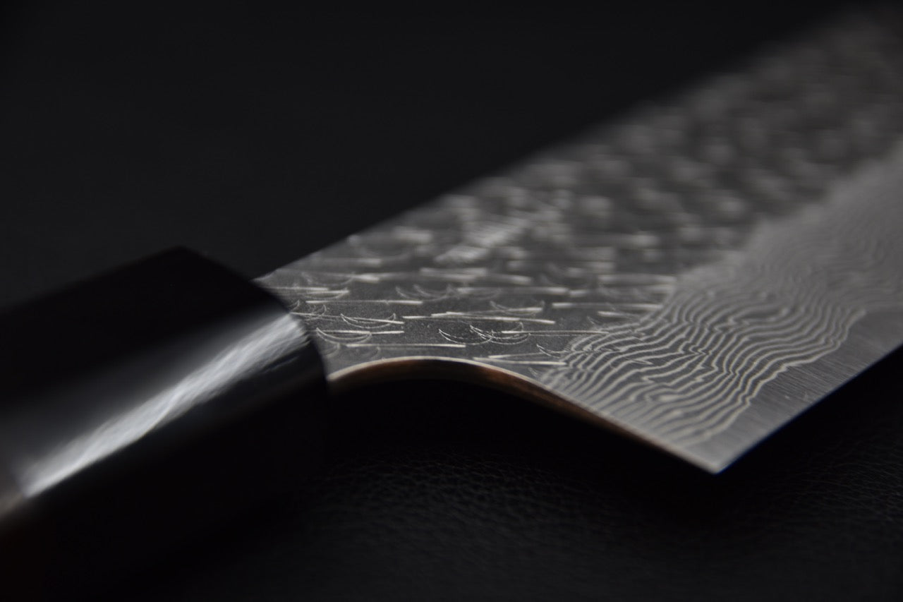 Couteau japonais avec lame damas et manche noir