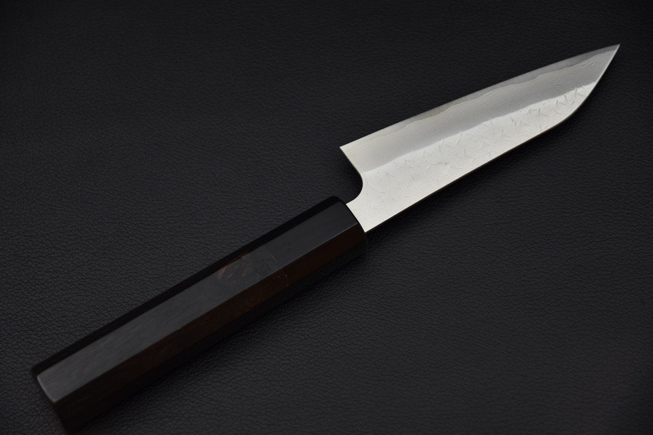 Couteau japonais avec lame damas et manche foncé