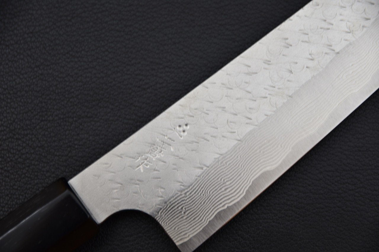 Couteau japonais avec lame damassée et manche noir