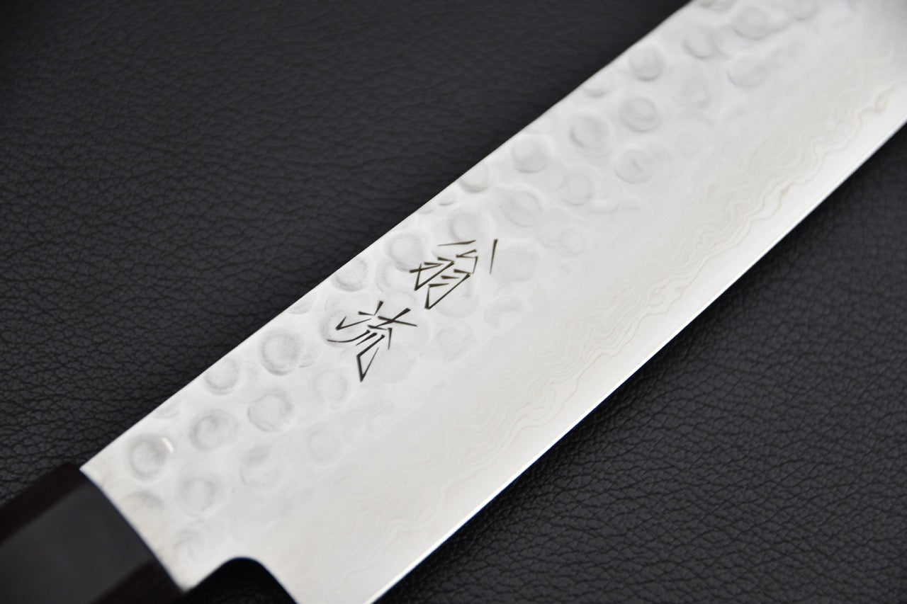 Sujihiki japonais 240 mm — kanji gravés sur le plat de lame, finition damas tsuchime