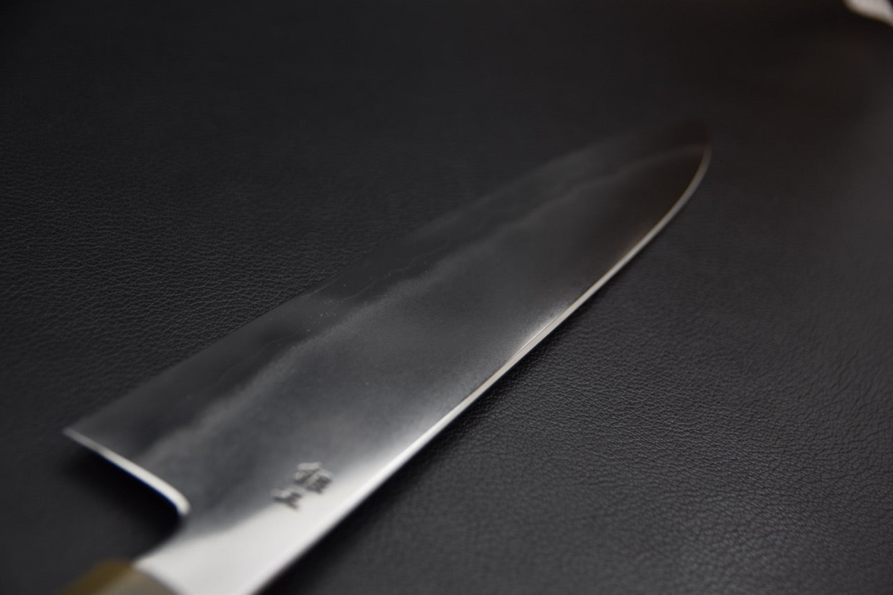 Tetsujin gyuto 240 mm — profil de la lame vers la pointe, couteau japonais