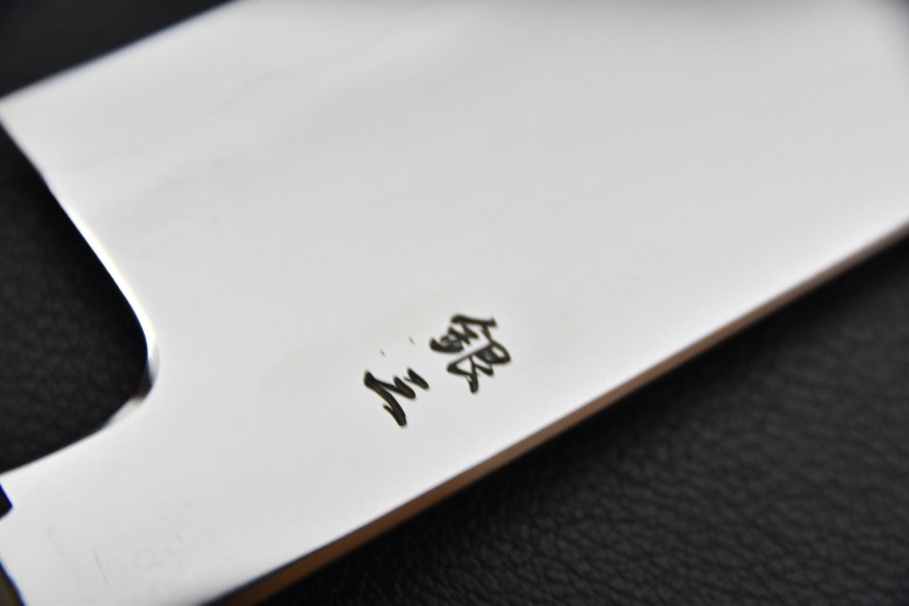 Tetsujin gyuto 240 mm — détail de la signature gravée près du talon, couteau japonais