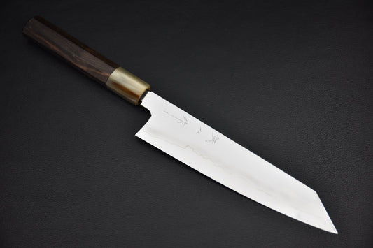 Couteau japonais gyuto 210 mm — vue de profil complète côté kasumi, manche wa et bague