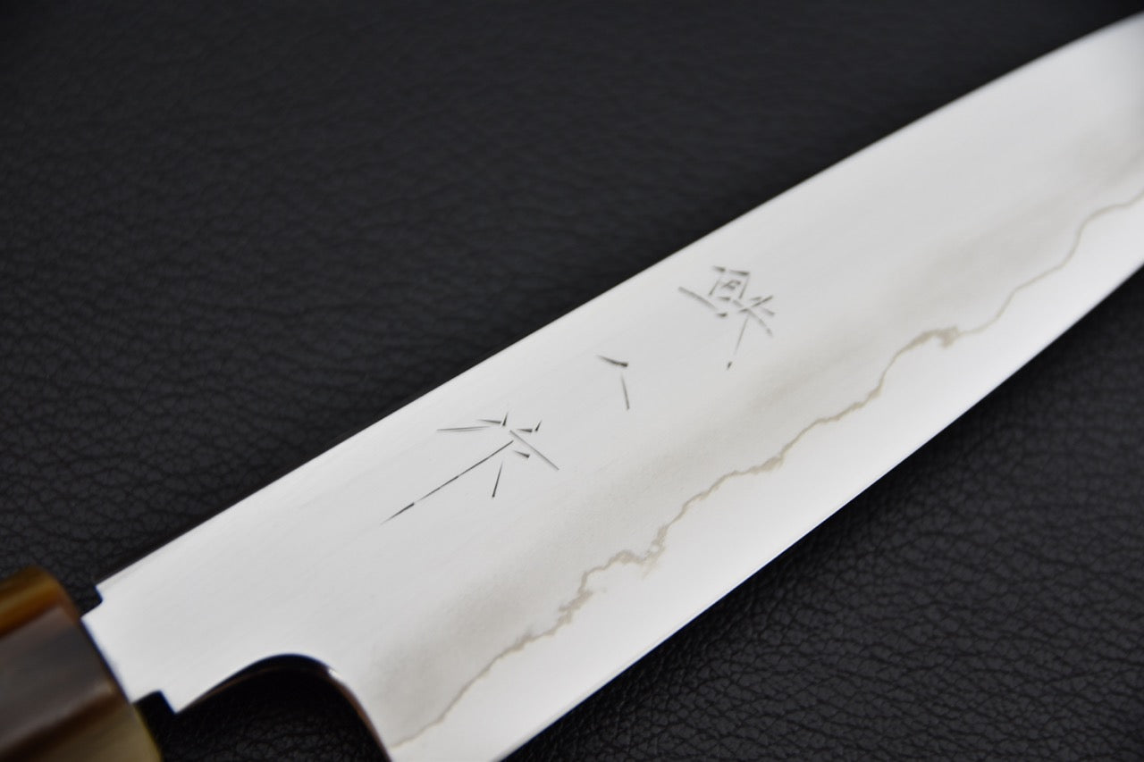 Tetsujin petty 135 mm — gros plan sur la gravure de kanji, couteau japonais