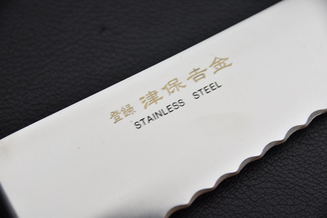 Couteau à pain — détail des kanji et de la mention Stainless Steel gravés sur la lame