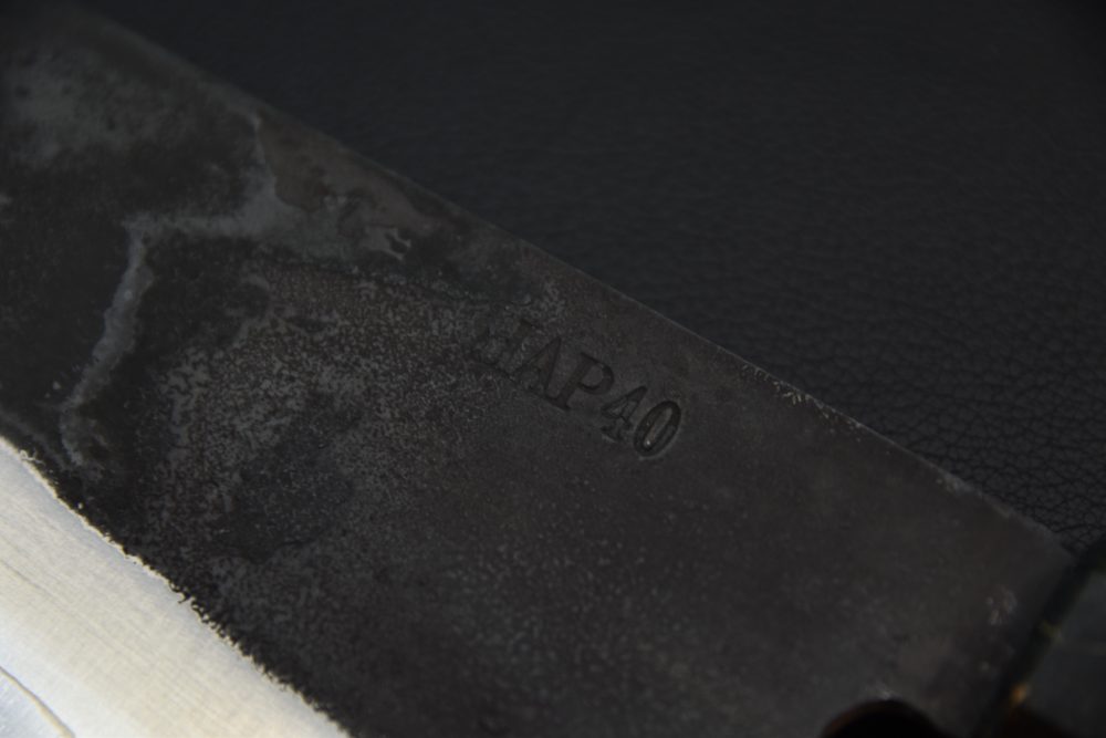 Yoshida Hamono HAP 40 Gyuto 240mm Kurouchi Loupe D'érable (Noir)