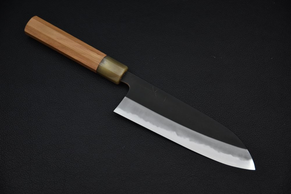 Hitohira Tanaka Kyuzo Aogami #1 Kurouchi Santoku 180mm Cèdre Yakusugi